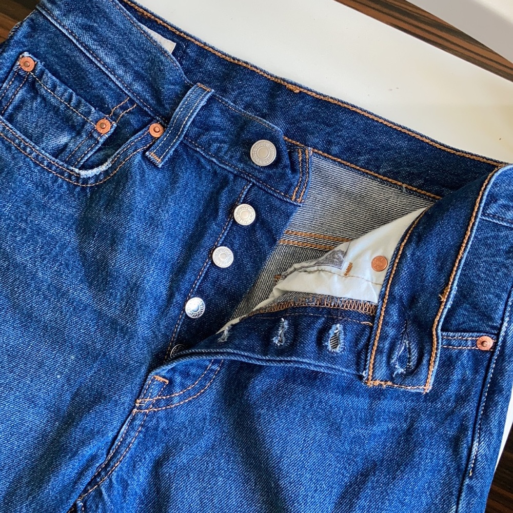 SOLD - LIKE NEW Levi’s 501 Distressed Raw Hem Crop Jeans - Picture 3 of 13